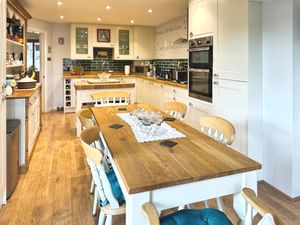 SEAVIEW ROAD- click for photo gallery